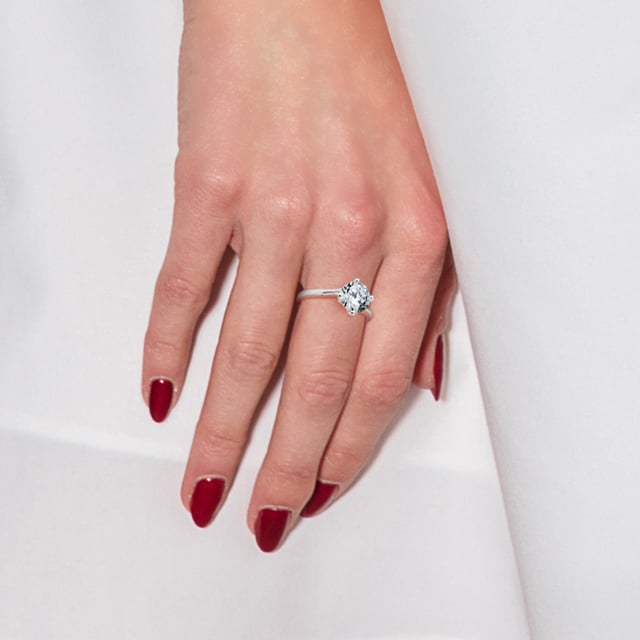 Solitärring med 4 klor av vit zirkoniumoxid - 925 sterling silver rhodiumpläterad - Justerbar från storlek 48 till storlek 64 - Fransk storlek - Våra smycken tillverkas i Frankrike och levereras i en presentask tillsammans med ett äkthetsintyg och en internationell garanti