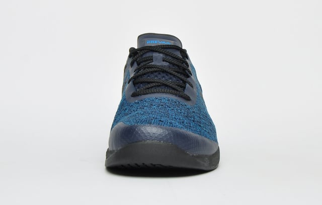 <p>The New Balance Minimus Prevail is a versatile cross trainer which is at home in the gym as it is for short runs on the streets or down those country lanes. The upper is constructed from engineered mesh with TPU-infused fibres to offer comfortable, flexible support, an external heel counter and an asymmetrical collar made of moulded foam offering a more natural fit. </p><p>Crafted using New Balance's innovative technologies, the minimus Prevail midsole offers excellent cushioning and support with Vibram construction to provide the reliable traction and ground feel you need to maintain a natural stance during strength training.</p> <p>Whether you're cross-training at the gym, or out for that keep fit run, this shoe really goes the distance.</p> <p> - Lace fastening front</p> <p> - Breathable engineered textile upper</p> <p>- Customised lace closure</p> <p>- External heel counter</p> <p>- Removeable cushioned insole</p> <p>- Soft padded ankle collar </p> <p>- Revlite midsole delivers superior cushioning</p> <p>- Vibram® outsole delivers unbeatable wear and grip</p> <p>- New Balance branding throughout</p> <p><b> </b></p>