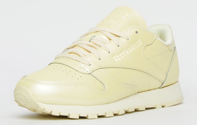 Constructed with a low-cut design featuring a leather upper these womenâ€™s classic trainers offer slick support and instant comfort. Fused with a rubber outsole for a high-end look with ultra-durable traction, these Reebok Classic leather trainers are the ideal choice for everyday wear. <p>A Reebok Classic embossed brand label appears to the tongue adding a clssic old style, whilst the detailing to the midfoot offers extra flavour </p> <p>- Premium leather upper </p> <p>- Soft padded collar</p> <p>Â - Durable rubber outsole </p> <p>- EVA Cushioned midsole</p> <p>Â - Reebok Classic branding throughout</p>