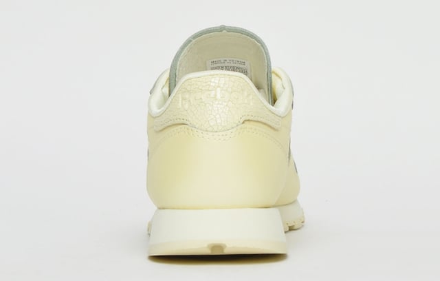 Constructed with a low-cut design featuring a leather upper these womenâ€™s classic trainers offer slick support and instant comfort. Fused with a rubber outsole for a high-end look with ultra-durable traction, these Reebok Classic leather trainers are the ideal choice for everyday wear. <p>A Reebok Classic embossed brand label appears to the tongue adding a clssic old style, whilst the detailing to the midfoot offers extra flavour </p> <p>- Premium leather upper </p> <p>- Soft padded collar</p> <p>Â - Durable rubber outsole </p> <p>- EVA Cushioned midsole</p> <p>Â - Reebok Classic branding throughout</p>