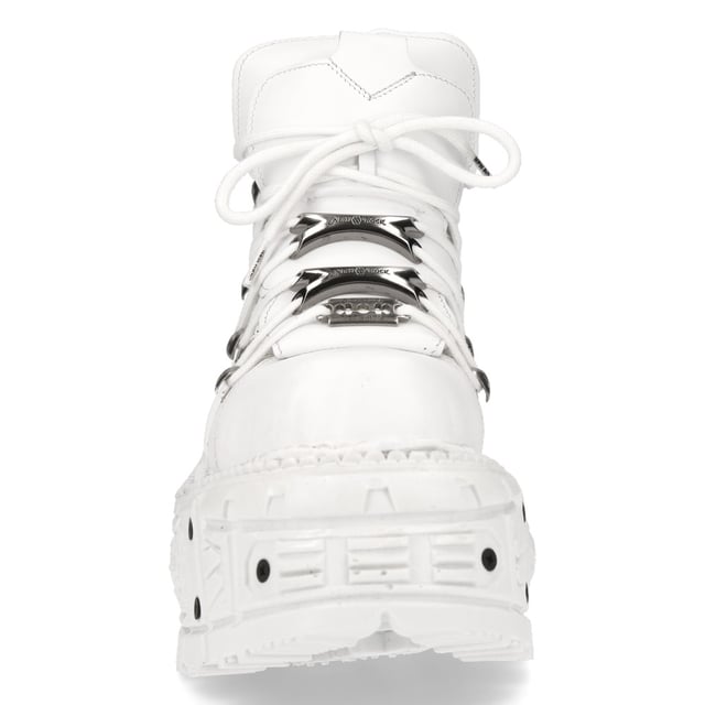 Deze stijl leren enkellaarzen is synoniem geworden met de naam New Rock en is gemaakt van premium wit rundleer dat alle kwaliteit en stijl uitstraalt waar New Rock internationaal om wordt geprezen. Deze schoenen zijn voorzien van een opvallend metalen motief met toevoegingen zoals versieringen met het New Rock-merk aan de veters, metalen details in de zool en metalen merkgravures op de hiel, die allemaal bijdragen aan een stijlvol gotisch thema. Voor een gedurfd en eigentijds tintje is de hak verhoogd tot een hoogte van 5 cm, wat deze laarzen een opvallende autoriteit geeft en je een opvallende verschijning zal geven. Zoals altijd houdt New Rock vast aan zijn reputatie van perfectie en blinkt uit in het leveren van kwaliteit, stijl en comfort voor dit paar laarzen. • Hakhoogte - 5 cm • Witte veters met metalen versieringen • Zoolmateriaal - PU • Buitenmateriaal – Premium koeienhuid