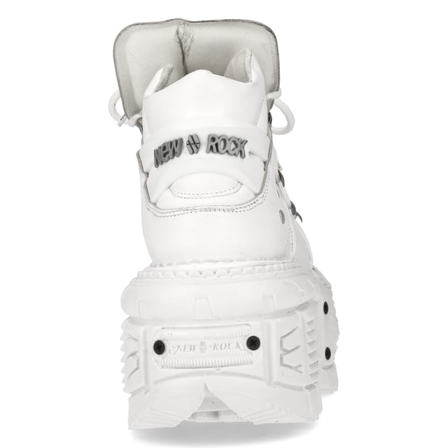 Deze stijl leren enkellaarzen is synoniem geworden met de naam New Rock en is gemaakt van premium wit rundleer dat alle kwaliteit en stijl uitstraalt waar New Rock internationaal om wordt geprezen. Deze schoenen zijn voorzien van een opvallend metalen motief met toevoegingen zoals versieringen met het New Rock-merk aan de veters, metalen details in de zool en metalen merkgravures op de hiel, die allemaal bijdragen aan een stijlvol gotisch thema. Voor een gedurfd en eigentijds tintje is de hak verhoogd tot een hoogte van 5 cm, wat deze laarzen een opvallende autoriteit geeft en je een opvallende verschijning zal geven. Zoals altijd houdt New Rock vast aan zijn reputatie van perfectie en blinkt uit in het leveren van kwaliteit, stijl en comfort voor dit paar laarzen. • Hakhoogte - 5 cm • Witte veters met metalen versieringen • Zoolmateriaal - PU • Buitenmateriaal – Premium koeienhuid