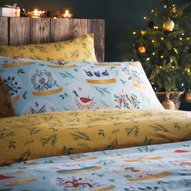 In celebration of the traditional Christmas song, our 12 days of Christmas bedding is a festive feast for the eyes, depicting each of the gifts within a ornate snow globe, for a magical touch. The reverse design features festive sprays of pine and holly, and a dusting of snow.
