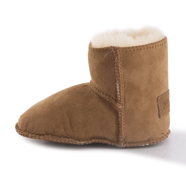 Aus Wooli Australia Baby's Sheepskin Koala Booties DETAILS
Extremely cute bootie for your baby
Soft premium genuine Australian Sheepskin wool lining
Velcro strap used to allow the boot to be easily put on and taken off
Velcro Strap is adjustable so that it keeps the ankles nice and warm
Soft Premium Sheepskin upper
Durable for all types of weather
Soft wool pelt for superior warmth
Packed so it’s perfect for gifting
Size
Suit For Age
Suit For Foot Length
S
0-6 months
129 MM
M
6-12 months
137 MM
L
12-18 months
145 MM
XL
18-24 months
155 MM