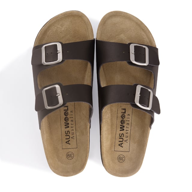 Aus Wooli Australia Sandalias Melbourne unisex Sandalia perfecta para climas más cálidos. talla unisex hasta UK13 Parte superior de cuero genuino suave Plantilla completa de gamuza de cuero de primera calidad Entresuela liviana con acolchado para mayor amortiguación y comodidad Correas con hebilla doble que permiten un ajuste fácil y un excelente ajuste Suela exterior de EVA; muy duradero y liviano. El estilo de moda de la temporada, excelente relación calidad-precio para un producto completamente de cuero. 100% nuevo y de alta calidad, viene en una caja de marca, adecuada para regalar.