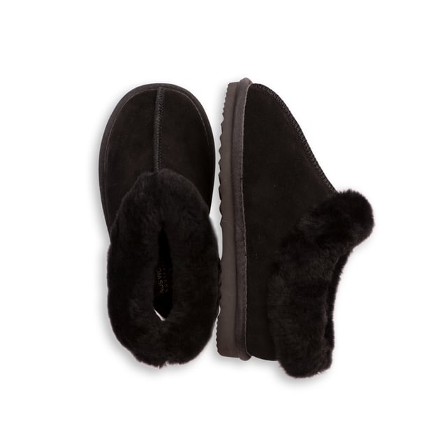 DETAILS



Deze traditionele enkelpantoffel biedt comfort en ondersteuning. De toegevoegde kraag van schapenvacht zorgt voor extra warmte, terwijl hij er toch stijlvol uitziet.

Traditionele pantoffel die je het hele jaar door zult dragen
Zachte premium Australische schapenvacht voering
Waterafstotend leren bovenwerk
 Volledige Australische schapenvacht binnenzool
Stijlvolle kraag van schapenvacht
Lichtgewicht EVA, rubberen buitenzool - zacht en extra dempend
 Schapenvacht ademt waardoor voeten warm blijven in de winter en koel in de zomer
100% gloednieuw en van hoge kwaliteit, wordt geleverd in een gemerkte doos, geschikt om cadeau te geven