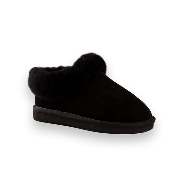 DETAILS



Deze traditionele enkelpantoffel biedt comfort en ondersteuning. De toegevoegde kraag van schapenvacht zorgt voor extra warmte, terwijl hij er toch stijlvol uitziet.

Traditionele pantoffel die je het hele jaar door zult dragen
Zachte premium Australische schapenvacht voering
Waterafstotend leren bovenwerk
 Volledige Australische schapenvacht binnenzool
Stijlvolle kraag van schapenvacht
Lichtgewicht EVA, rubberen buitenzool - zacht en extra dempend
 Schapenvacht ademt waardoor voeten warm blijven in de winter en koel in de zomer
100% gloednieuw en van hoge kwaliteit, wordt geleverd in een gemerkte doos, geschikt om cadeau te geven