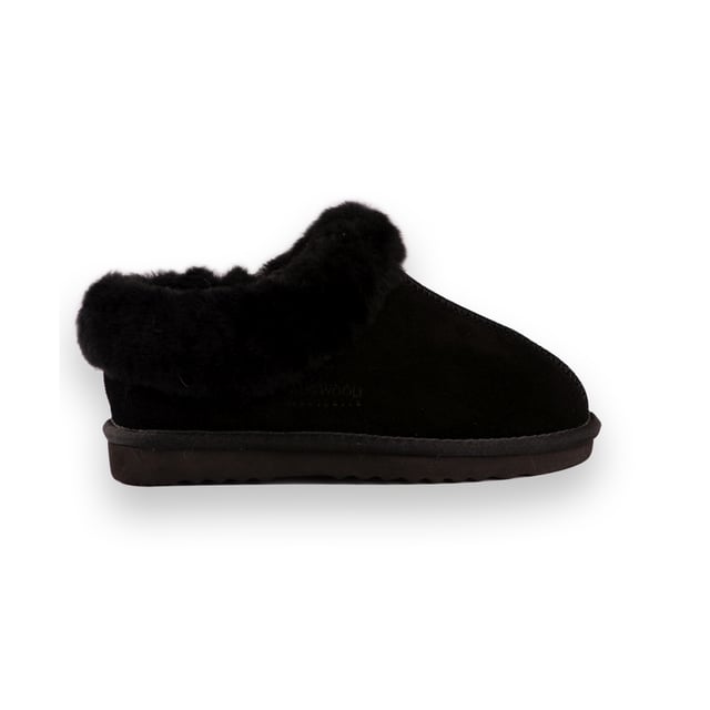 DETAILS



Deze traditionele enkelpantoffel biedt comfort en ondersteuning. De toegevoegde kraag van schapenvacht zorgt voor extra warmte, terwijl hij er toch stijlvol uitziet.

Traditionele pantoffel die je het hele jaar door zult dragen
Zachte premium Australische schapenvacht voering
Waterafstotend leren bovenwerk
 Volledige Australische schapenvacht binnenzool
Stijlvolle kraag van schapenvacht
Lichtgewicht EVA, rubberen buitenzool - zacht en extra dempend
 Schapenvacht ademt waardoor voeten warm blijven in de winter en koel in de zomer
100% gloednieuw en van hoge kwaliteit, wordt geleverd in een gemerkte doos, geschikt om cadeau te geven