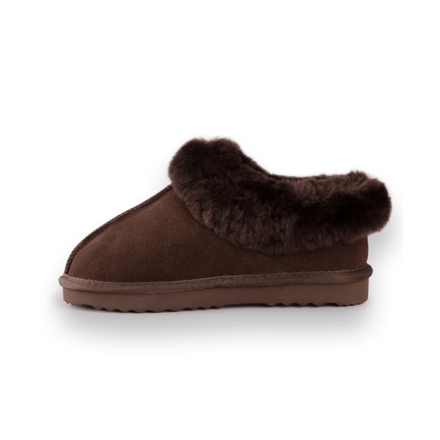DETAILS



This traditional Ankle slipper for built comfort and support. The added sheepskin collar allows for that extra warmth, still providing a stylish look.

Traditional slipper you will wear all year round
Plush premium Australian sheepskin lining
Water resistant Leather Upper
 Full Australian sheepskin insole
Stylish looking sheepskin collar
Light weight EVA, rubber blend outsole - soft and extra cushioning
 Sheepskin breathes allowing feet to stay warm in winter and cool in summer
100% brand new and high quality, comes in a branded box, suitable for gift