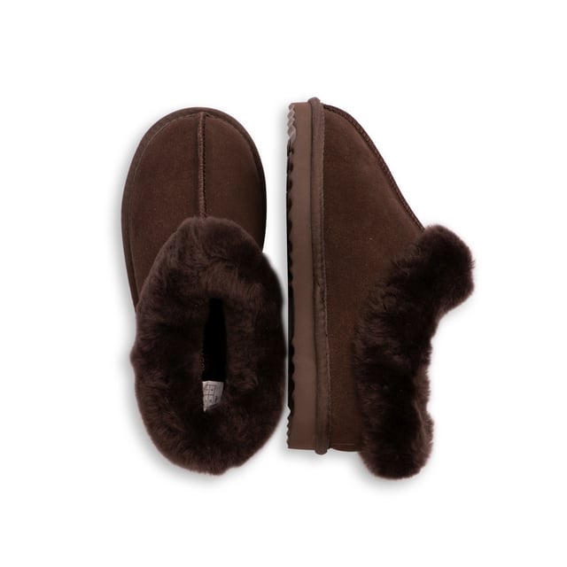 DETAILS



This traditional Ankle slipper for built comfort and support. The added sheepskin collar allows for that extra warmth, still providing a stylish look.

Traditional slipper you will wear all year round
Plush premium Australian sheepskin lining
Water resistant Leather Upper
 Full Australian sheepskin insole
Stylish looking sheepskin collar
Light weight EVA, rubber blend outsole - soft and extra cushioning
 Sheepskin breathes allowing feet to stay warm in winter and cool in summer
100% brand new and high quality, comes in a branded box, suitable for gift