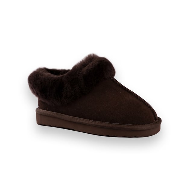 DETAILS



This traditional Ankle slipper for built comfort and support. The added sheepskin collar allows for that extra warmth, still providing a stylish look.

Traditional slipper you will wear all year round
Plush premium Australian sheepskin lining
Water resistant Leather Upper
 Full Australian sheepskin insole
Stylish looking sheepskin collar
Light weight EVA, rubber blend outsole - soft and extra cushioning
 Sheepskin breathes allowing feet to stay warm in winter and cool in summer
100% brand new and high quality, comes in a branded box, suitable for gift