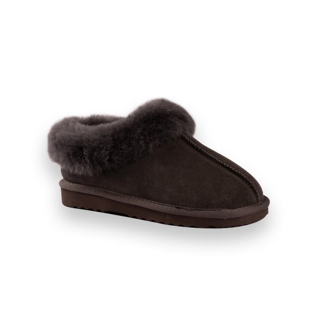 DETAILS



This traditional Ankle slipper for built comfort and support. The added sheepskin collar allows for that extra warmth, still providing a stylish look.

Traditional slipper you will wear all year round
Plush premium Australian sheepskin lining
Water resistant Leather Upper
 Full Australian sheepskin insole
Stylish looking sheepskin collar
Light weight EVA, rubber blend outsole - soft and extra cushioning
 Sheepskin breathes allowing feet to stay warm in winter and cool in summer
100% brand new and high quality, comes in a branded box, suitable for gift