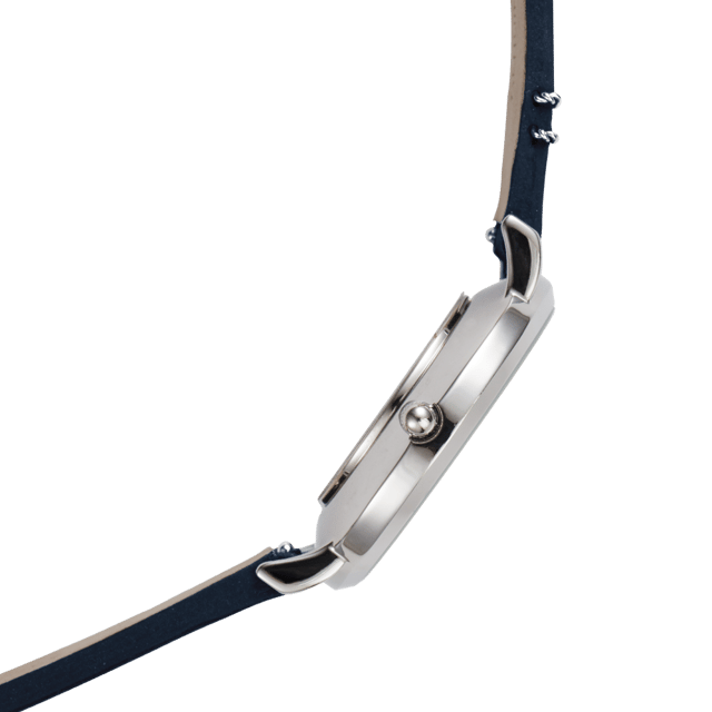 The Seven Sisters Simple stands out with its elegant dial in navy blue or purple. This is perfectly rounded off by the round silver-coloured or gold-coloured case and the high-quality leather strap, making this accessory look perfect on your wrist. The look is completed by the two braided cords in the same colour as the case, which give the watch strap a special eye-catcher. Case diameter: 33mm, Case thickness: 7.6mm, Watch strap length: 180mm, Watch strap width: 16mm