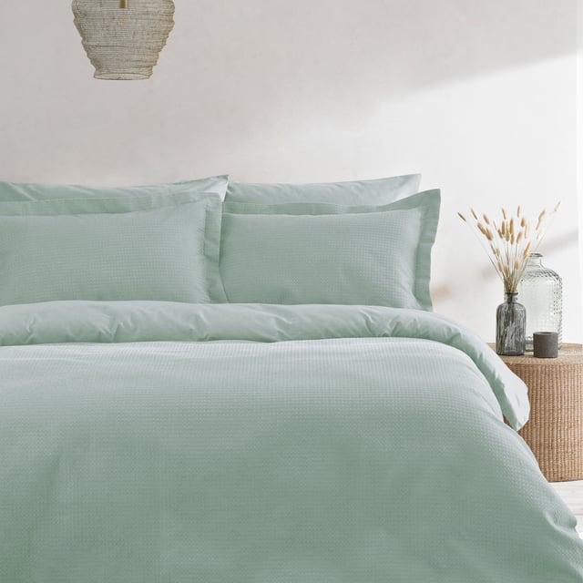 The Waffle duvet set is made of 100% soft cotton, woven on a loom making it a very durable fabric. It’s unique three dimensional design gives it a large surface area to keep you snug and warm on cold evenings while also being breathable for warmer weather. This full bodied duvet set comes with large matching pillowcases complete with an oxford border for that extra touch of luxury. The duvet cover set has a secure button closure while the pillowcases feature a simple envelope closure to keep your pillow safely in place. For the best finish machine wash at 40 degrees. Tumble dry on a low setting and use a hot iron.
