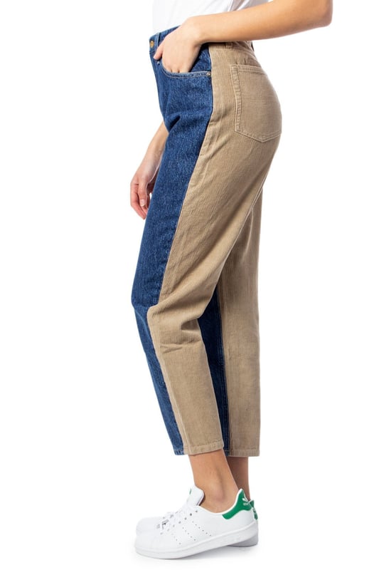<b>Brand:</b> Tommy Hilfiger<br><b>Gender:</b> Women<br><b>Type:</b> Jeans<br><b>Season:</b> Spring/Summer<br><br><b>PRODUCT DETAIL</b><br>&bull; <b>Color:</b> multicolor<br>&bull; <b>Fastening:</b> zip and button<br>&bull; <b>Pockets:</b> front and back pockets <br><br><b>COMPOSITION AND MATERIAL</b><br>&bull; <b>Composition:</b> -100% cotton <br>&bull;  <b>Washing:</b> machine wash at 30°