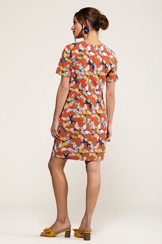 Add something bright to your transitional wardrobe with this Butterfly Tunic Dress With Pocket Detail. Adorned with earthy shades of rust and orange, it's been crafted in a relaxed and easy to throw-on shape with a zip on the back. The short sleeves make it versatile, whilst the practical pockets on the front are ideal for storing your essentials. We're wearing ours with a warm coat and chunky trainers.95% Polyester 5% Elastane. Machine Wash At 30. Length is 90cm/35inches &nbsp;