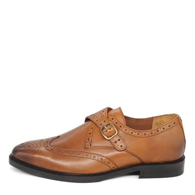 Classic and contemporary, the Barnet Monk Strap Brogue boasts a single monk strap design with side buckle detail. Complete with a decorative brogue finish in a smooth leather.
