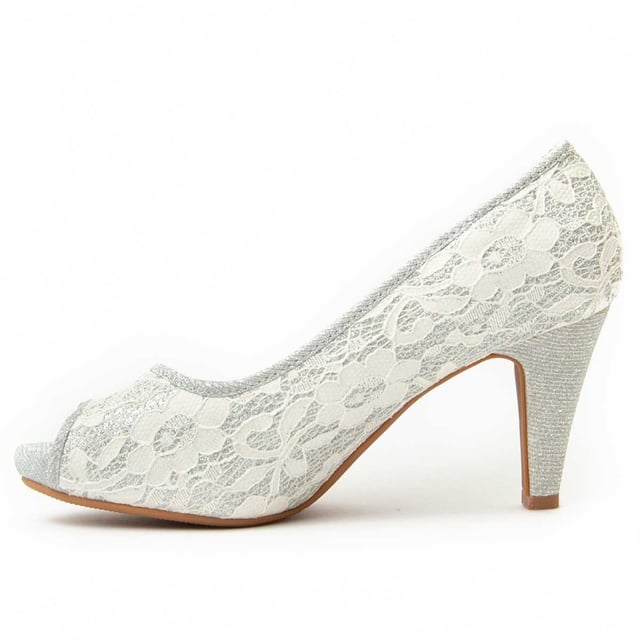 Hakken voor dames. Comfortabele pasvorm. Geproduceerd door andere merken voor ons merk. Geschatte afmetingen: 8 cm hak.