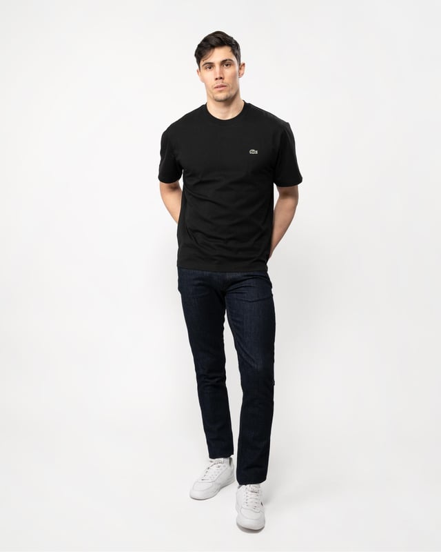 The timeless Lacoste tee gets an update in a super-comfortable mid-weight fabric. A versatile essential that goes with everything, finished with an iconic crocodile.

Weight: 180g/m²
Crew neck with hood
Classic, comfortable fit
Embroidered crocodile on chest

Cotton (100%)
TH7318
 