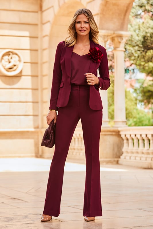 Your new go-to
Flattering shawl collar and single-breasted fit
Gold button fastening for a luxe touch
It'll take you from work to weekend
Create a cool suit with the matching trousers
Throw it over jeans and a nice top
Corsage sold seperately