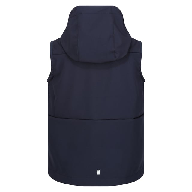 Gewebe: Softshell, Stretch. Design: Logo, Unifarben. Gewebetechnik: Atmungsaktiv, Wasserabweisend, Leicht, Ventiliert, Warmer Rücken, Wetterfest, windbeständig, XTP. Mit Kapuze. Reflektierende Leiste, Stretch Binding Kante Armausschnitt. Ärmellos. Kapuzenmerkmale: Elastisch, angenähte Kapuze, Mit Reißverschluss trennbar. Taschenart: Zwei Seitentaschen, Reißverschluss. Durchgehender Reißverschluss. Atmungsaktivitätsbewertung: 10000. Saum: anpassbar, Elastische Kordel am Saum. Nachhaltigkeit: Aus recyceltem Material. 104: 57,15 cm. 158: 81,28 cm. 146-152: 78,74 cm. 170-176: 90,17 cm. 140: 73,66 cm. 116: 61 cm. 164: 86,36 cm. 128: 66 cm.