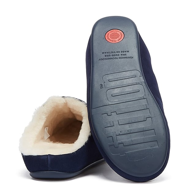 FitFlop Chrissie Shearling Womens Slippers Made for lounging in style the suede version of the Chrissie offers a cosy ultra-soft shearling lining whilst ergonomic iQushion technology provides an ultra comfortable experience. This trademark technology includes feather-light flexible air-foam midsoles with a softly-padded contoured footbed.