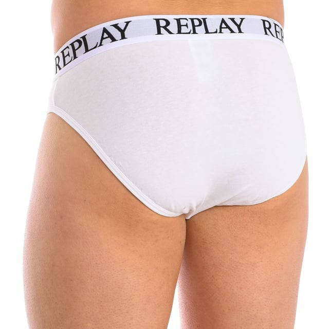 Elastic cotton briefs.
 Elastic rubber waistband, with the brand's name repeatedly embroidered.
 Comfortable and breathable fabric.
 Anatomical front, with the ability to hold without squeezing.
 Seams seen in tone.
 Composition: 56% Cotton, 39% Polyester, 5% Elastane
 Care:
Wash at maximum temperature 40º.
 Iron at low temperature.
 Do not use bleach.
 Do not use dryer.
 Do not dry clean.