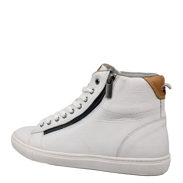 Level up your everyday trainer collection with the Ilford High Top Trainers, featuring soft leather uppers and a classic lace up design. Complete with a zip fastening for a trend-led feel and easy to wear style.