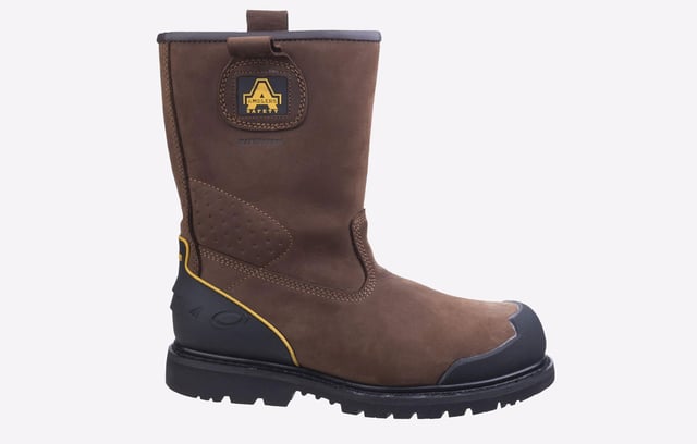 FS223 is een duurzame industriële laars met een Goodyear-zoolconstructie. All-weather laars vervaardigd met een waterdichte voering, waterafstotend nubuckleren bovenwerk. Voorzien van een lichtgewicht composietneus en middenzool en een antibacteriële voetbed.
- Amblers Safety FS223 Veiligheids Rigger Laars - Inclusief composiet neuskap en middenzoolbescherming. - Trek-lussen voor gemakkelijk aan- en uittrekken. - Goodyear-gelijmde rubberen loopzool - Bovenwerk en zool zijn gestikt met een duurzame Goodyear-zool - Rubber schurfkap en TPU hielondersteuning - Voldoet aan de EN ISO 20345:2011 normen voor veiligheidsschoeisel.