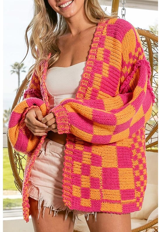 Cozy and chic multicolor cardigan
  Trendy open-front design
  Stylish mixed checkered pattern
  Perfect for upgrading your fall wardrobe
  Adds a modern and sophisticated touch to any outfit
  A must-have for the fashion-forward woman
Material: 100% Acrylic
