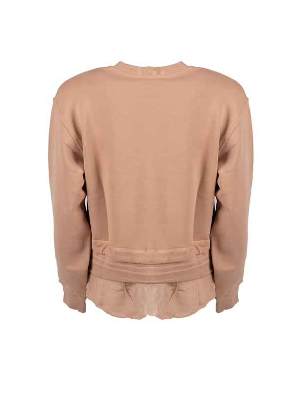 El color uniforme de esta prenda hace que sea extremadamente versátil, combinando perfectamente con una variedad de estilos, tanto para el día a día como para ocasiones especiales.

Hecha de un material de alta calidad, no solo proporciona comodidad al vestir, sino también durabilidad, lo que te permite disfrutar de ella durante mucho tiempo sin preocuparte por perder su aspecto único.

Los puños elásticos en la cintura y en las muñecas no solo añaden un toque de estilo, sino también funcionalidad, asegurando un ajuste perfecto al cuerpo y protección contra el frío.

El detalle de marca en el pecho es un elemento sutil pero distintivo que resalta el prestigio y la calidad del producto, haciéndolo único en su clase.

Los volantes decorativos en la cintura añaden un toque de encanto romántico y gracia femenina, haciendo que cada movimiento sea más ligero y elegante.