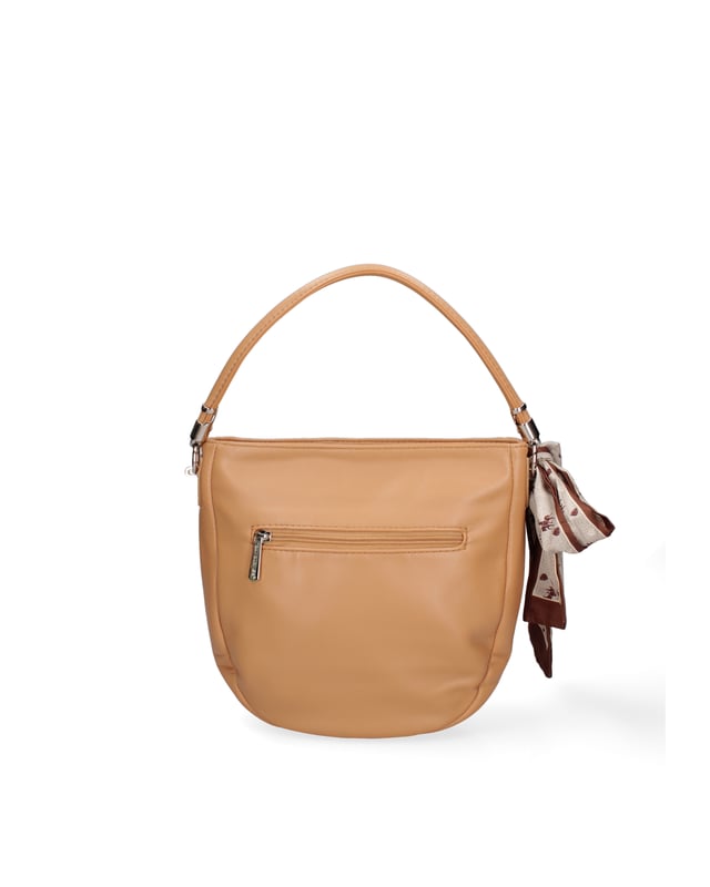 Bolso de mujer. El cierre es con cremallera. Los bolsillos internos son uno con cremallera y otro abierto. Los bolsillos externos son uno en la espalda con cremallera. La correa para el hombro es ajustable y extraíble. El mango es de piel regenerada. Hay un compartimento interno. El material exterior es ecopiel. Internamente está forrado en poliéster. Medidas: 20x24x6 cm. Producto de moda