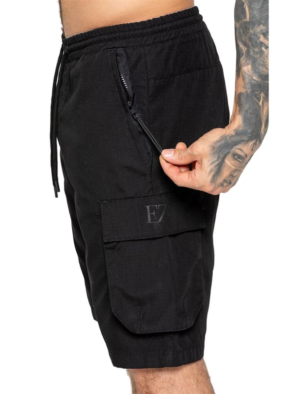 Expertly designed with top-quality ripstop fabric, these Enzo technical cargo shorts offer unparalleled durability. The convenient cargo pockets and zip side pockets make for easy storage, and the elasticated waistband with an adjustable drawstring ensures a comfortable fit. Upgrade your wardrobe and gear with this must-have for any outdoor enthusiast.
