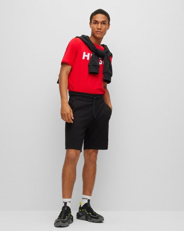 Offered in a straight fit, this T-shirt is crafted in pure-cotton jersey and printed with a contrasting HUGO logo across the chest.
Regular fitCrew neckShort sleeves
100% Cotton
50467556
