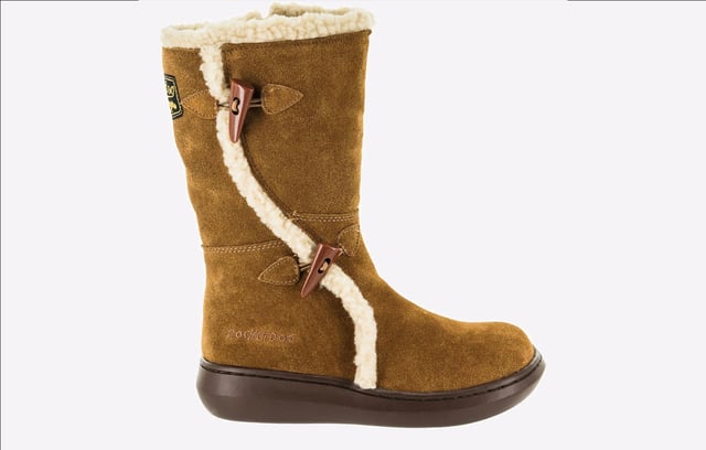 Treat your feet to the snug Slope boot. Lined with faux shearling and with inner zip opening.
- Suede upper
- Mid calf boot
- Winter
- Rounded
- Flat
