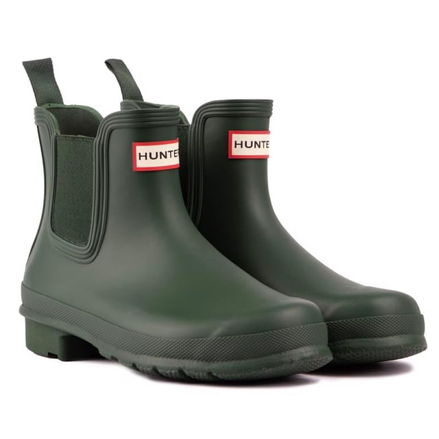 The New And Improved Hunter Original Chelsea Wellington Boot Has An Even More Optimum Fit To Maximise All-day Comfort And Style. Ready For The Changing Seasons In The Countryside As Well As Rainy Days In The City, Each Welly Boot Is Handcrafted From Natural Rubber And Vulcanised For Superior Protection. Retaining The Iconic Silhouette Of A Traditional Chelsea, It Features Elasticated Gussets And Has A Nylon Pull-tab For An Easy On And Off. In A Classic Olive Green Matte With An Eye-catching Logo On The Front, These Waterproof Outdoor Chelseas Are A Wet Weather Wardrobe Essential.