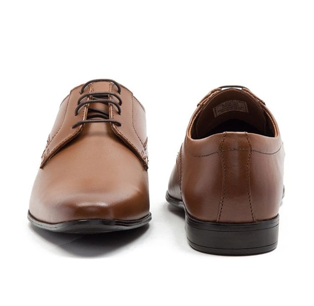 Step into your suiting in style with the Thomas Crick Ormond Leather Derby Shoes. Designed to offer a classic and contemporary look, built from premium leather uppers and hard wearing manmade soles.