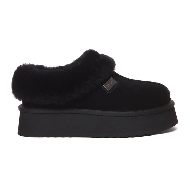 Stay snug and stylish in the timeless Topknot Ankle Slippers, the latest essential footwear with a trendy platform design. Crafted in five chic colour options, these slippers envelop your feet in luxurious sheepskin wool, offering irresistible comfort. Complete with a fluffy wool ankle collar, their enduring charm ensures they remain in vogue across seasons.

Product No. EAU2017

Description:
- Cow Suede Upper
Sheepskin Wool Insole and Lining
- EVA Sole