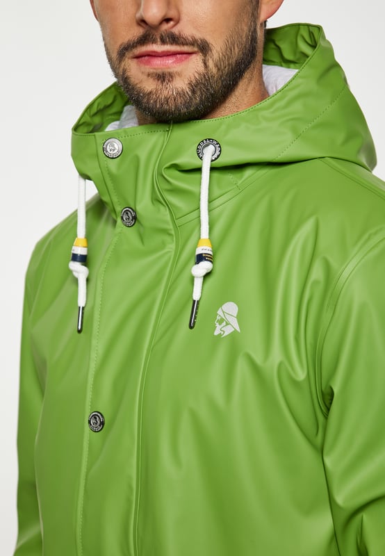 Ontdek de beste regenjas voor jouw outdooravonturen. Dit regular-fit kledingstuk heeft een capuchon met trekkoord, een verborgen ritssluiting en drukknoopsluiting aan de voorkant en klepzakken voor essentiële spullen. Gemaakt van 3000 mm waterdichte stof, met gelaste naden, een opstaande kraag en lange mouwen om je droog te houden. Wij raden dit model aan voor mensen die van wandelen houden, ongeacht de weersomstandigheden.  Regenjas