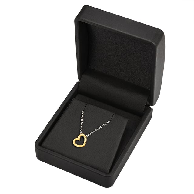If you are looking for a romantic piece of jewelry, this chain of the Trésor label 1934 is the perfect choice! On a dainty anchor chain, an elaborately worked heart pendant nestles into a cleavage in the cutout design. Refined eyecatcher is the bicolor design with an exciting contrast of the precious metals: Made from the finest 925 sterling silver, the chain rhodium-coated, while the heart symbol shines with a yellow gold finishing-ideal for fashionistas that cannot choose between gold and silver! The rhodiuming not only intensifies the radiant silver gloss, but is also a start -up protection. With the help of the extension piece and a practical carabiner closure, the chain can be easily adjusted in length.
