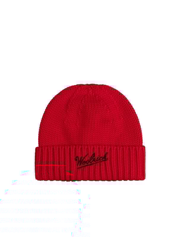 Entdecken Sie zeitlosen Stil und kuscheligen Komfort mit dieser Strickmütze. Die umgeschlagene Krempe in Rippstrickoptik verleiht der Mütze eine klassische und elegante Note. Ein kontrastierendes, aufgesticktes Logo setzt einen stilvollen Akzent und macht das Design besonders. Hergestellt aus weichen, hochwertigen Materialien, bietet die Mütze angenehme Wärme und optimalen Tragekomfort. Die vielseitige Passform macht sie zum idealen Begleiter für kalte Tage. Perfekt kombinierbar mit verschiedenen Outfits, verleiht sie jedem Look eine moderne, sportive Note. Die sorgfältige Verarbeitung garantiert Langlebigkeit und Beständigkeit. Diese Strickmütze ist ein Must-Have für modebewusste Menschen, die Wert auf Qualität und Design legen. Setzen Sie ein modisches Statement und genießen Sie den perfekten Mix aus Funktionalität und Stil. Ein Accessoire, das in keiner Wintergarderobe fehlen sollte.