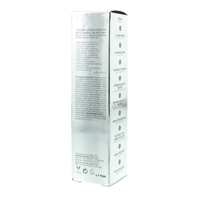 This water-resistant liquid foundation delivers long-wearing, medium coverage yet still feels weightless and looks ultra-fresh. It blurs any imperfections without caking or masking the skin’s natural radiance. Gives the complexion a fresh, radiant look with a lightweight, second-skin feeling. Formulated without gluten, parabens, alcohol, oil, mineral oil or talc. Suitable for all skin types, including sensitive skin.