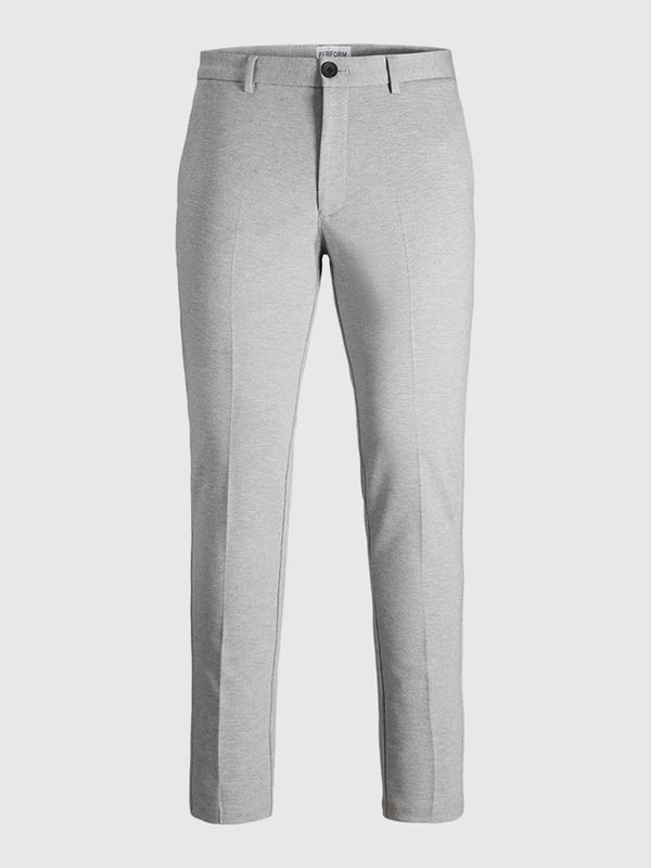 Performance Pants von TeeShoppen Dies ist ein Paar unserer beliebten Performance Pants™. Mit dieser Hose erzielen Sie einen Look, der sowohl stilvoll als auch bequem ist, denn die graue Hose passt in jeden Kleiderschrank und zu jedem Outfit. Wenn Sie hohe Ansprüche an die Funktionalität und Qualität Ihrer Kleidung stellen, ist die Perform-Kollektion von TeeShoppen genau das Richtige für Sie. Wir haben diese Kollektion entwickelt, um die besten Kleidungsstücke für Sie herzustellen. Wir verwenden weiche, bequeme und dehnbare Materialien, damit Sie sie den ganzen Tag tragen können.
 Die Hose ist hier in der Farbe Grau abgebildet.
 Die Hose hat eine schmale Passform. Das Modell ist auch in Regular fit erhältlich.
  Welche Größe hat die Hose?  Die Hose kann in 14 verschiedenen Größen ausgewählt werden. Siehe und wählen Sie die Größe unter "Größe".
 Die Größen sind für Männer angepasst.
  Über TeeShoppen Bei TeeShoppen sind wir stolz darauf, unsere eigenen Produkte anzubieten. Unser Sortiment umfasst einfache Kleidungsstücke, die wir selbst tragen möchten. Aber auch wenn die Kleidung einfach ist, haben wir keine Kompromisse bei der Qualität oder dem Design gemacht. Unsere Kleidung ist so konzipiert, dass sie leicht zu stylen ist und aus den besten Materialien besteht. So wird sichergestellt, dass Sie Kleidung erhalten, die bequem zu tragen ist und zu allen Gelegenheiten getragen werden kann. Sie suchen nach einem Ort, an dem Sie zeitlose Kleidung für Männer und Frauen finden? Bei TeeShoppen zahlen Sie nicht für teure Marken und Kosten - nur für Qualität und Service. Und natürlich erweitern wir unser Sortiment ständig im Einklang mit der Mode, so dass Sie bei uns immer eine moderne Basic-Kleidung finden können.
  Angebote für The original Performance Pants Kids - Hellgrau Bei TeeShoppen gibt es derzeit Angebote für The original Performance Pants Kids - Hellgrau. Holen Sie es sich jetzt!