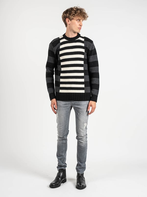 Modellkod: LLK113-654U | Randig rundhalsad jumper i ull, Modell: normal passform