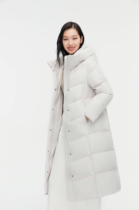 Discover unparalleled warmth and comfort with our premium duck down-filled jacket, featuring 680+ fill power for exceptional insulation. Enhanced by advanced seamless fabric, it offers a smooth, flexible feel, ensuring both comfort.
