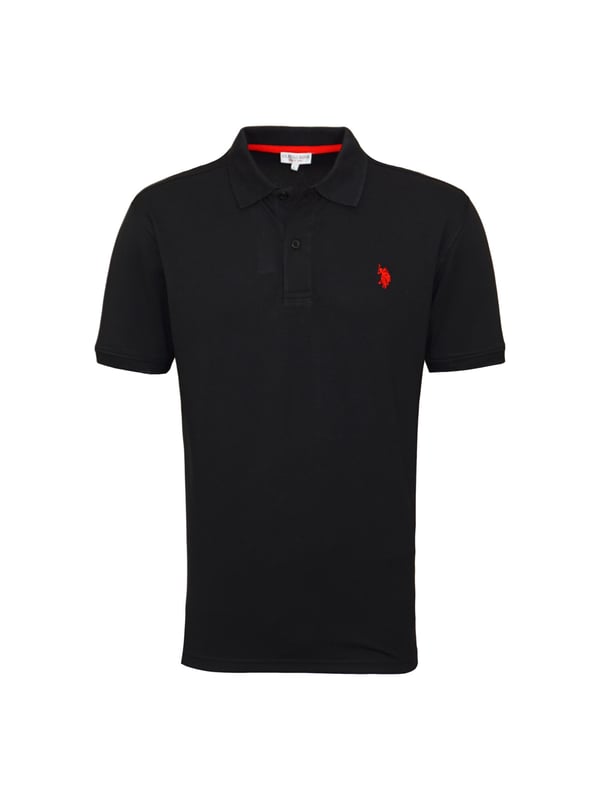 Schönes Poloshirt von US Polo ASSN. Dieses Basic-Poloshirt wurde aus Baumwolle mit einem kleinen Anteil an Elastan gefertigt. Dezente Pololasche auf der linken Brust und kontrastierende, gerippte Bündchen.