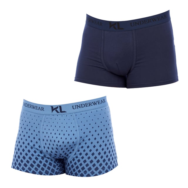 Pack de 2 bóxers para hombre de Kisses&Love, confeccionados en algodón de alta calidad para ofrecer estilo, confort y funcionalidad en el día a día.

Características:

- Diseño: Modelos clásicos y estampados que combinan estilo y versatilidad.
- Tejido: Mezcla de algodón transpirable que favorece la evaporación del sudor y una óptima circulación del aire, manteniendo una sensación de frescor prolongada.
- Cinturilla: Goma elástica extra suave con el nombre de la marca para un ajuste cómodo y seguro.
- Confort: Frontal anatómico que sujeta sin apretar, ofreciendo soporte ideal durante todo el día.
- Durabilidad: Algodón resistente al desgaste y la deformación, incluso tras numerosos lavados.

Perfectos para quienes buscan ropa interior práctica y cómoda, estos bóxers son también una opción ideal como regalo para ocasiones especiales como cumpleaños, Navidad o aniversarios.

¡Elige estilo, calidad y confort con Kisses&Love y date un capricho!
 Composición: 95% Algodón, 5% Elastano
 Cuidados:
Lavar a temperatura máxima 30º.
Secar a temperatura baja.
No usar lejía.
No planchar.
No lavar en seco.