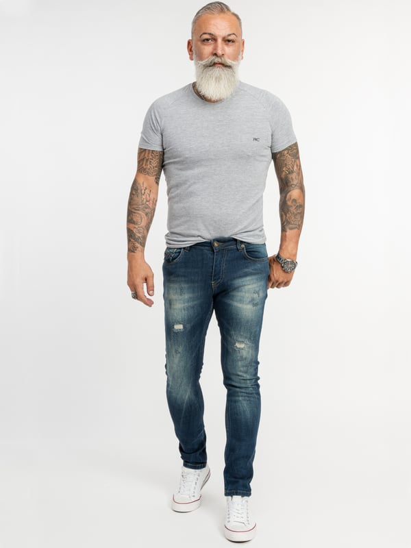 Ein Klassiker für Arbeitsalltag, Freizeit und Urlaub ist die Blue Jeans im Regular  Fit! Viele unserer hell- bis dunkelblauen Herren Jeans gefallen mit coolen Waschungen im Used-Look. Die lässig sitzenden Hosen verfügen über gerade geschnittene Beine, das typische 5-Pocket-Design und ein Rock-Creek Patch. Neben praktischen Bundschlaufen besitzen sie einen Verschluss mit Knöpfen oder Zipper. Unsere Herren Jeans bestehen zu 100% aus Baumwolle oder haben einen hohen BaumwollAnteil. Bei einigen Modellen sorgt ein Stretch-Anteil für die perfekte Passform.