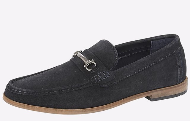 Elevate your wardrobe with these Roamers Ellsworth men's loafers, delivered in a premium suede leather upper, with intricate stitching throughout, and buckle detailing to the toe for increased visual appeal.
- Real Suede
- Comfortable textile lining
- Buckle detailing
- Intricate stitching throughout
- Tunit Sole