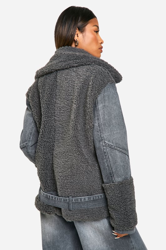 Cosy teddy fabric body with contrasting denim sleeves
        Oversized notched lapel collar for added warmth
        Asymmetric zip front closure for a modern twist
        Wide belt with metal buckle to cinch the waist
        Relaxed fit perfect for layering over chunky knits
    
    Make a bold statement this season with our eye-catching Teddy-Fliegerjacke. This unique hybrid design combines the warmth of a teddy coat with the edgy appeal of a denim jacket. The plush teddy fabric body keeps you snug, while the rigid denim sleeves add a cool, contrasting texture. Style it with wide-leg jeans and trainers for a casual weekend look, or throw it over a midi dress and ankle boots for a night out with the girls. The versatile nature of this jacket makes it perfect for various casual occasions, from coffee dates to family gatherings. The oversized collar and waist-cinching belt allow you to customise your look, making this piece a true wardrobe staple that you'll reach for time and time again.